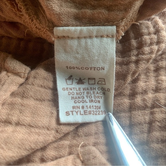 Tan Ruffle sleeve blouse Size Small- 100% cotton - Picture 8 of 8